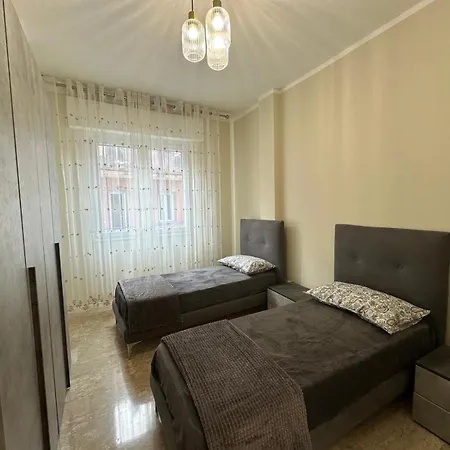 Blue Line Apartment *