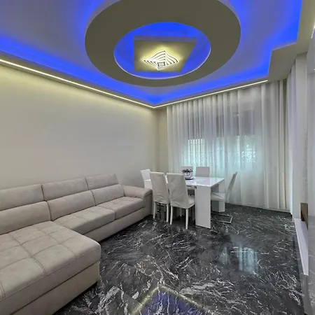 Blue Line Apartment *